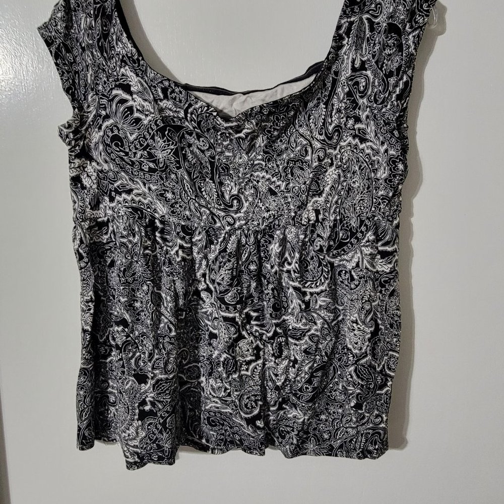 Torrid Babydoll Black & White Paisly Short Sleeve Top - Picture 3 of 3